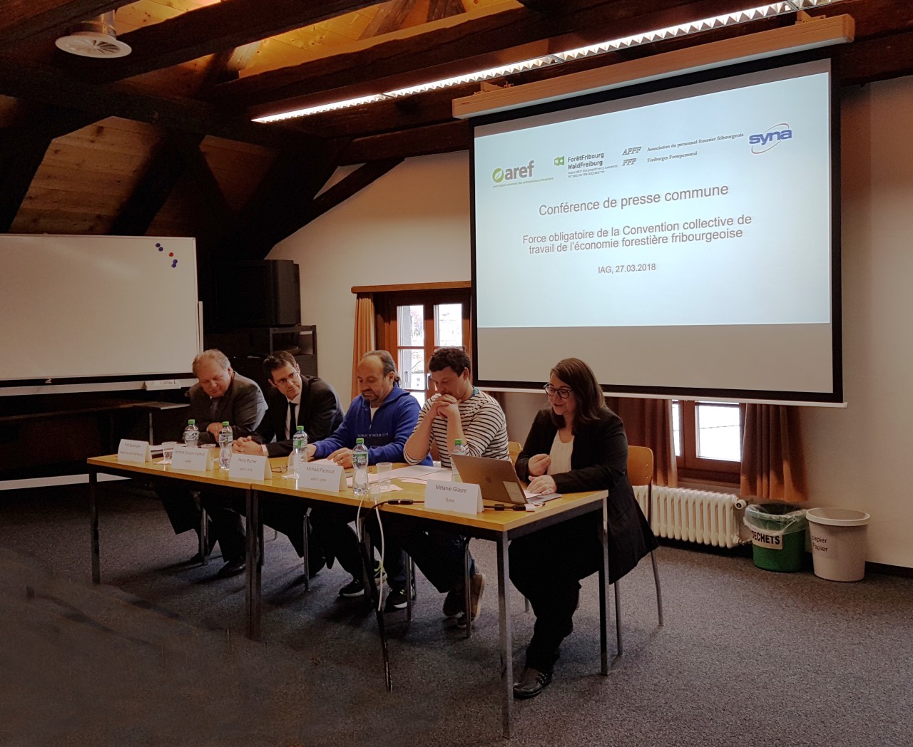   Conférence de presse des partenaires signataires du 27.03.2018. De gauche à droite : Fritz Burkhalter, ForêtFribourg, Jérôme Simon-Vermot, AREF, Heinz Bucher et Michaël Pachoud, APFF et Mélanie Glayre, Syna. 