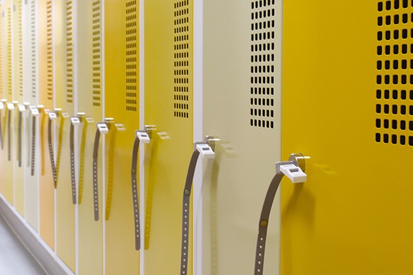 A determinate condizioni, indossare e togliere gli indumenti da lavoro rientra nella durata del lavoro