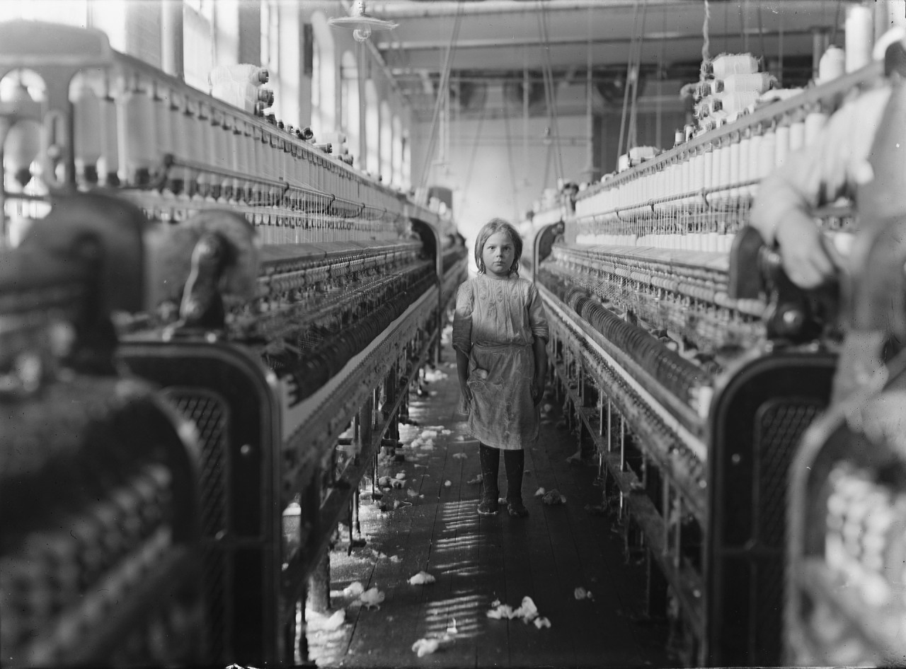 Fabrikarbeit um 1900: Kinderarbeit und Arbeitsunfälle waren an der Tagesordnung.