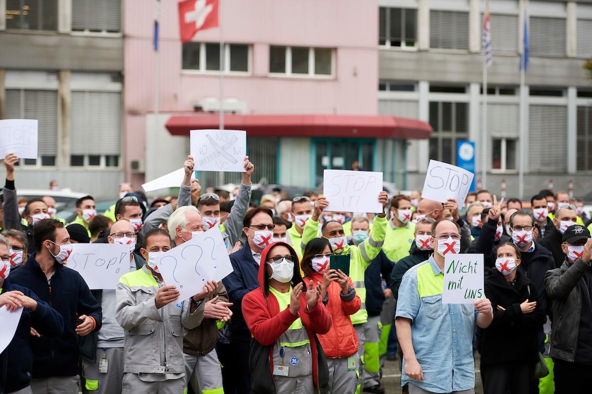 Stop! Beschäftigte bei GE wehren sich gegen Abbau