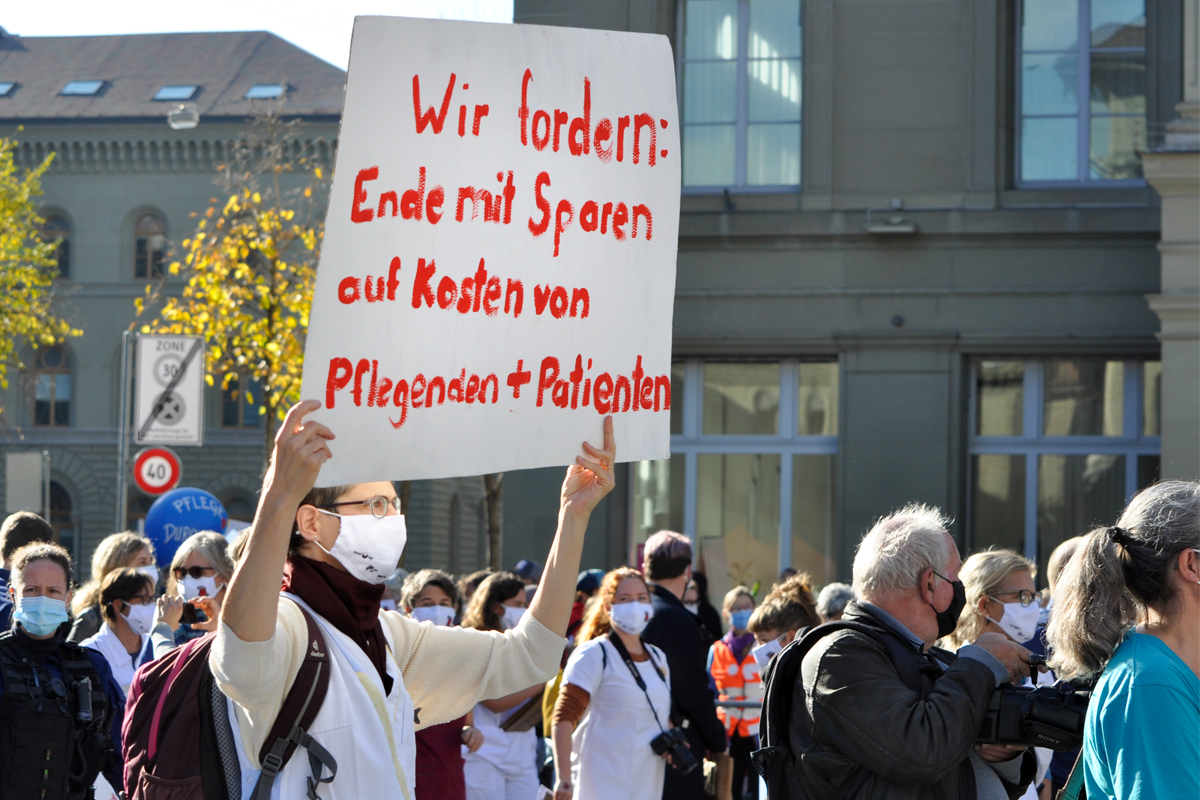 "Wir fordern: Ende mit Sparen auf Kosten von Pflegenden + Patienten"
