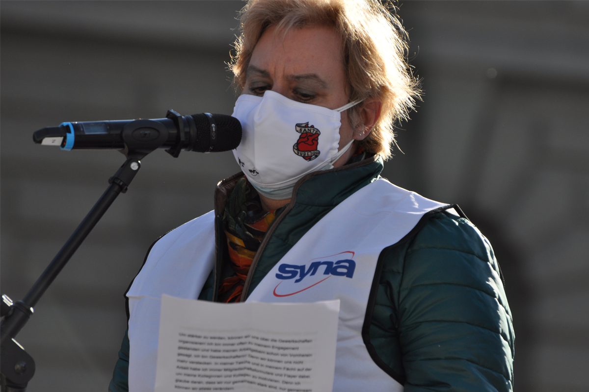 "Wir sind keine Ordensschwestern mehr, die diesen Job für Gotteslohn erledigen!" - Karin Grossniklaus, Pflegerin in einem Altenheim, an der Abschlusskundgebung in Bern