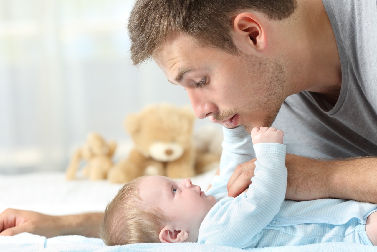 Prima festa del papà con un vero congedo di paternità
