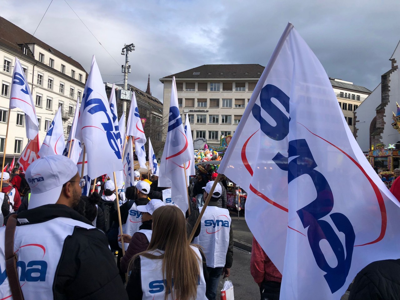 La protesta degli edili raggiunge Basilea
