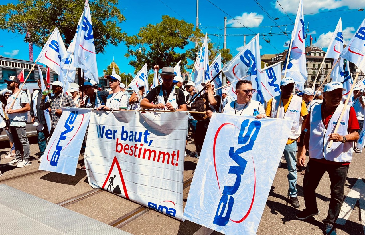 Nonostante l'inflazione, il boom edilizio e la carenza di lavoratori qualificati:
La Società Svizzera Impresari Costruttori vuole una riduzione dei salari reali e interrompe le trattative salariali – i delegati devono correggere la loro posizione