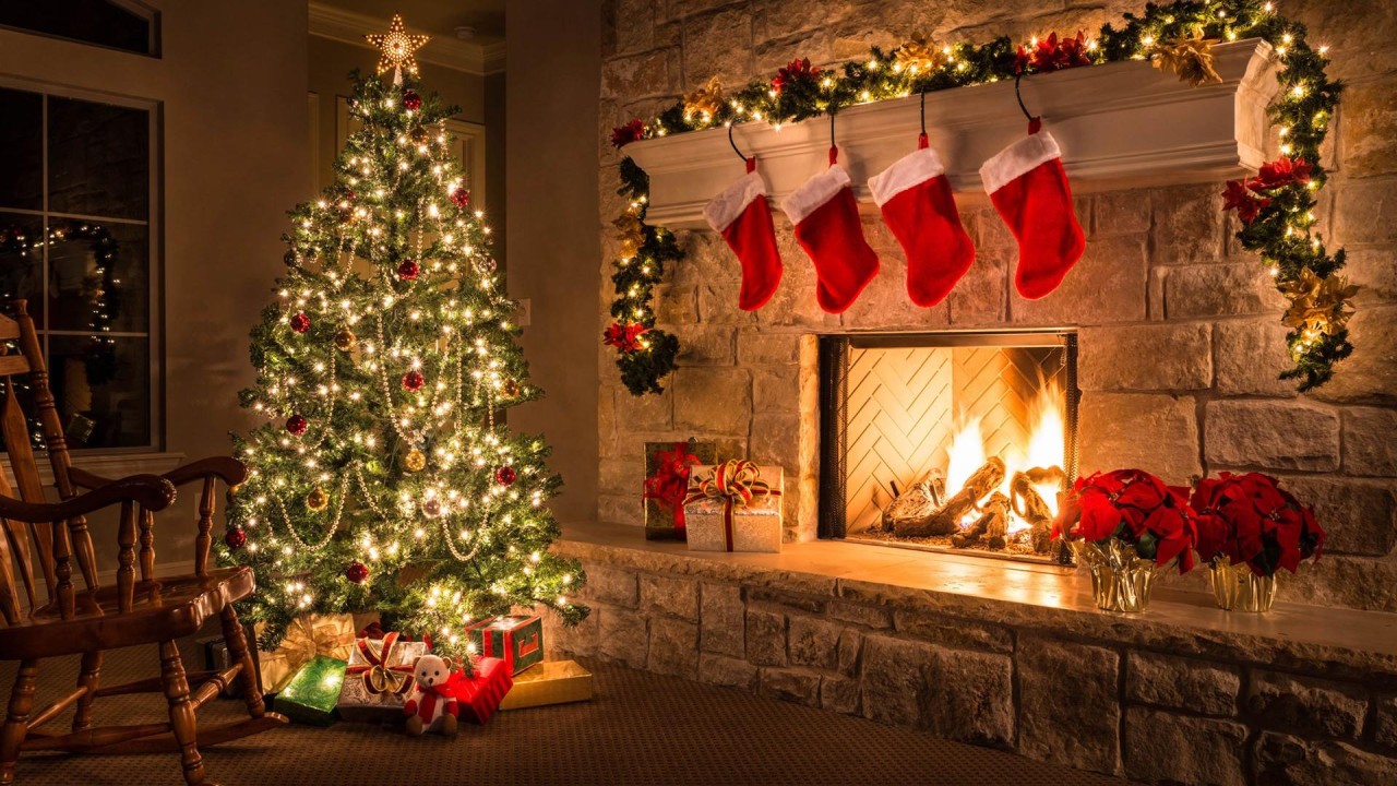 weihnachten-2019-feuer-im-kamin-baum