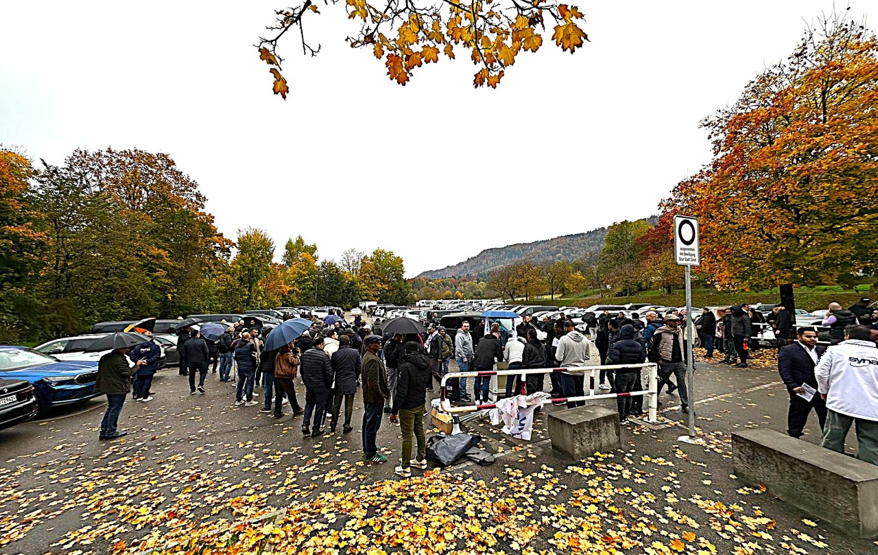 Uber-Fahrer/-innen fordern faire Löhne