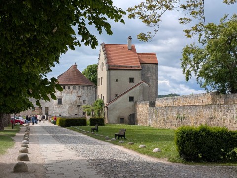 Wenn Engel reisen, bleiben Schirme trocken – Syna-Reise nach Burghausen vom 14.–16. Mai 2026