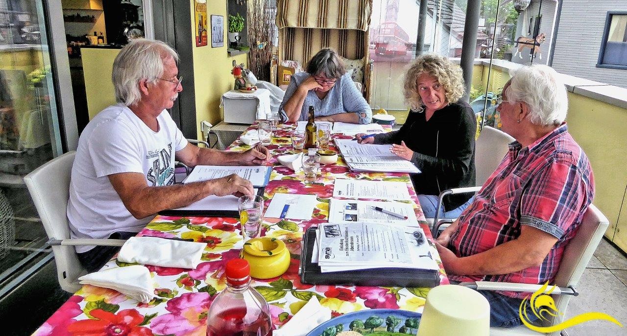 Ein Tisch voller Unterlagen: An der Vorstandsitzung vom 23. Juni gabs viel zu diskutieren