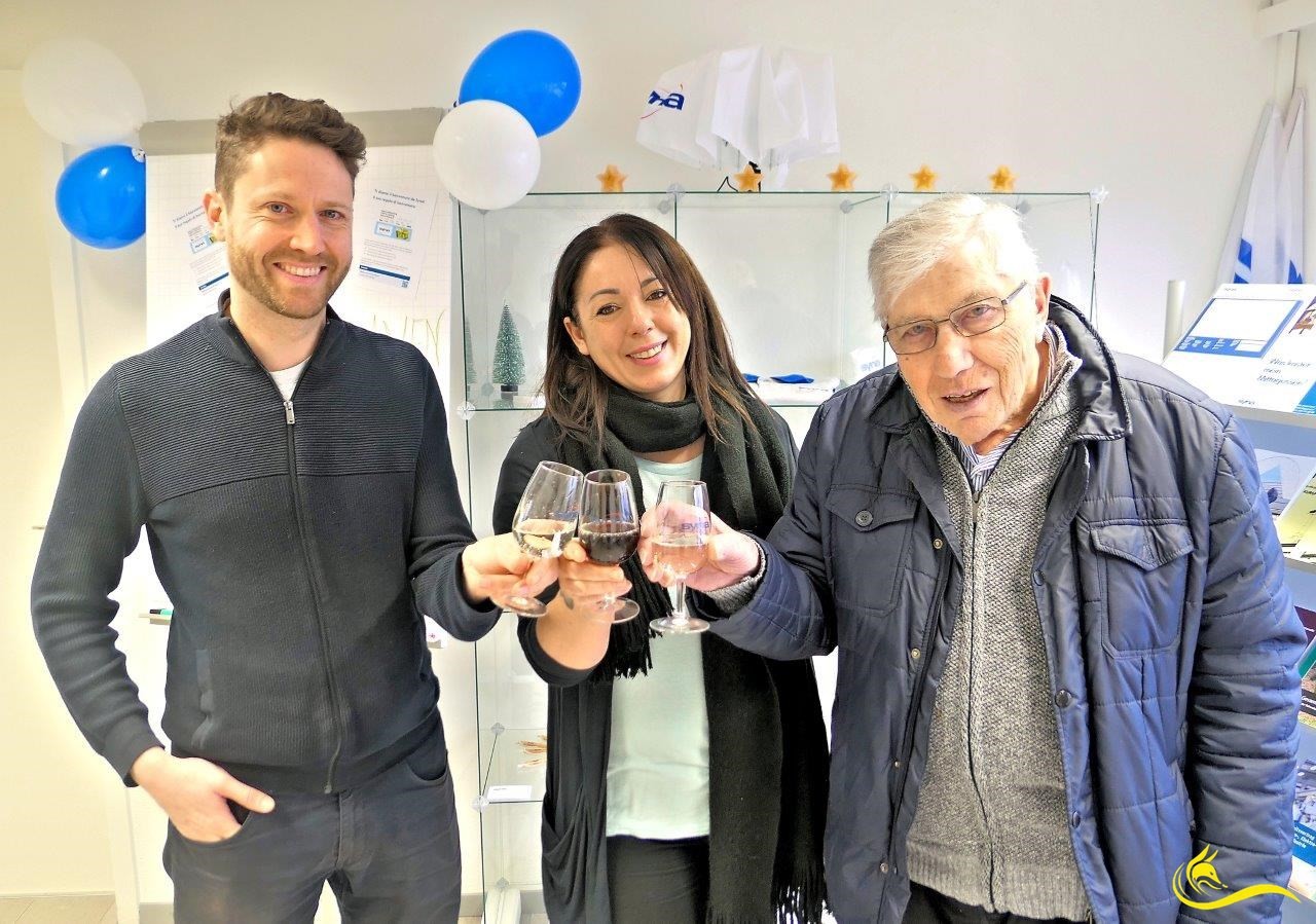 Prost auf ein möglichst gutes 2023: Initiantin Bruna Piccirillo mit dem Regionalverantwortlichen Sebastian Büchler (links) und Immigrati-«Capo» Sergio Scaramuzza.