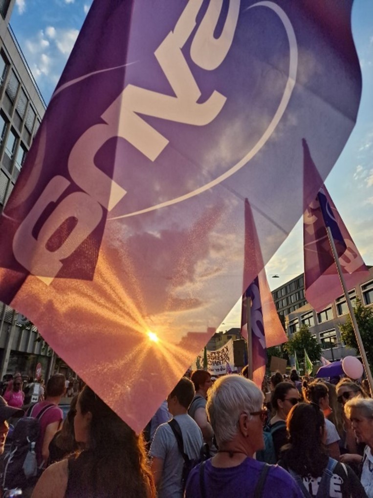 SyMa04_ROZBunt, laut und vereint am Frauenstreik